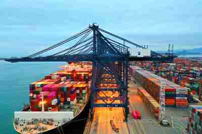 航拍深圳鹽田集裝箱港 密密麻麻，蔚為壯觀